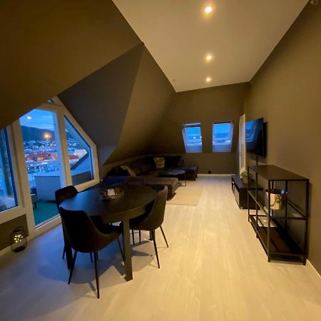 Penthouse With Private Balcony In The City Centre Of Bergen Appartement Buitenkant foto