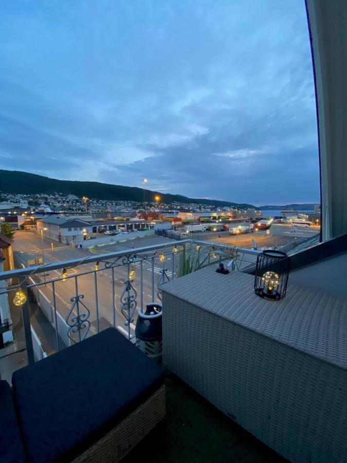 Penthouse With Private Balcony In The City Centre Of Bergen Appartement Buitenkant foto