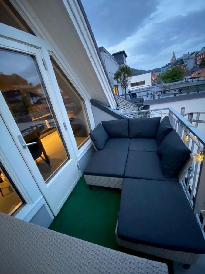 Penthouse With Private Balcony In The City Centre Of Bergen Appartement Buitenkant foto
