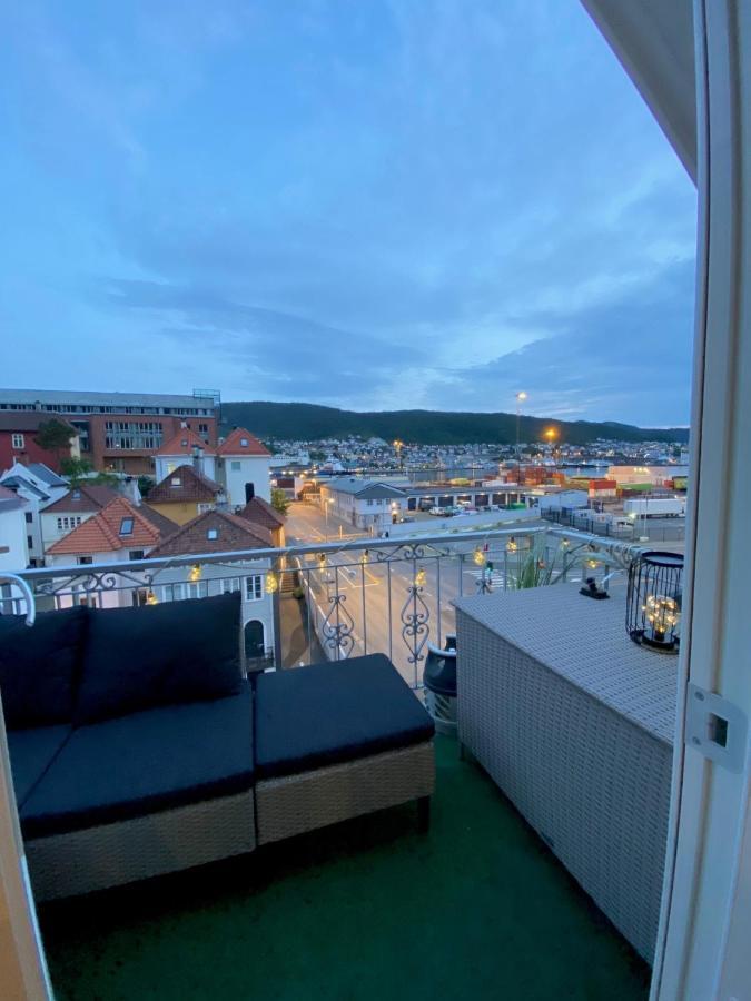 Penthouse With Private Balcony In The City Centre Of Bergen Appartement Buitenkant foto